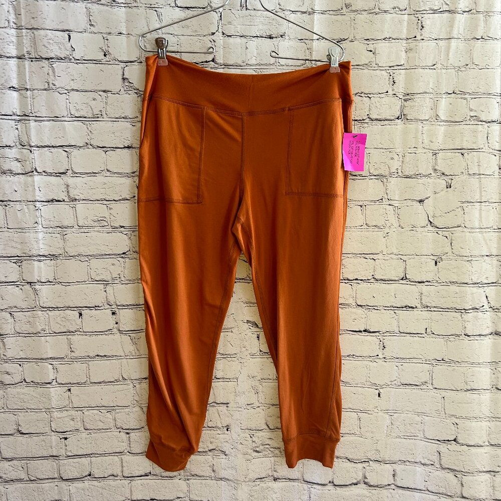 New with tag LADIES EVCR capris SizeXL